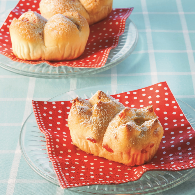 ひんやりいちごクリームパン